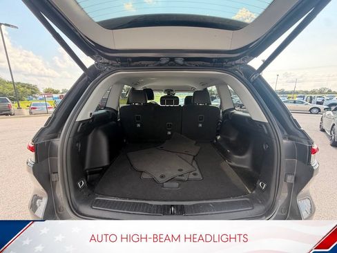 Used 2023 Jeep Grand Cherokee Limited w/ Black Appearance Package AWD/4WD image 10