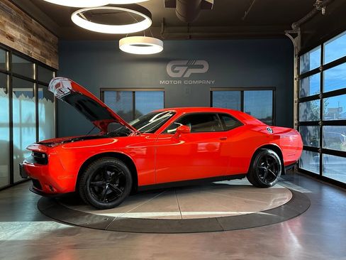 Used 2016 Dodge Challenger SXT RWD image 22