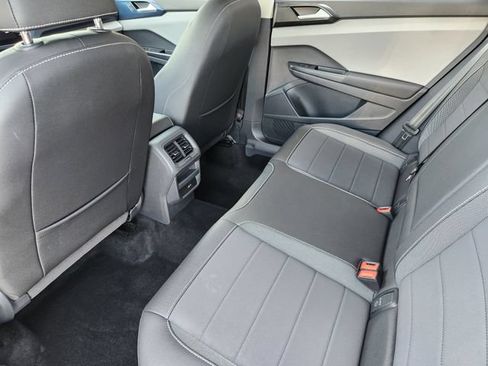 Used 2023 Volkswagen Taos SE w/ Panoramic Sunroof Package FWD image 20