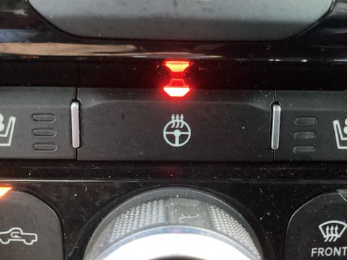 Used 2021 RAM 1500 Laramie w/ Night Edition image 31