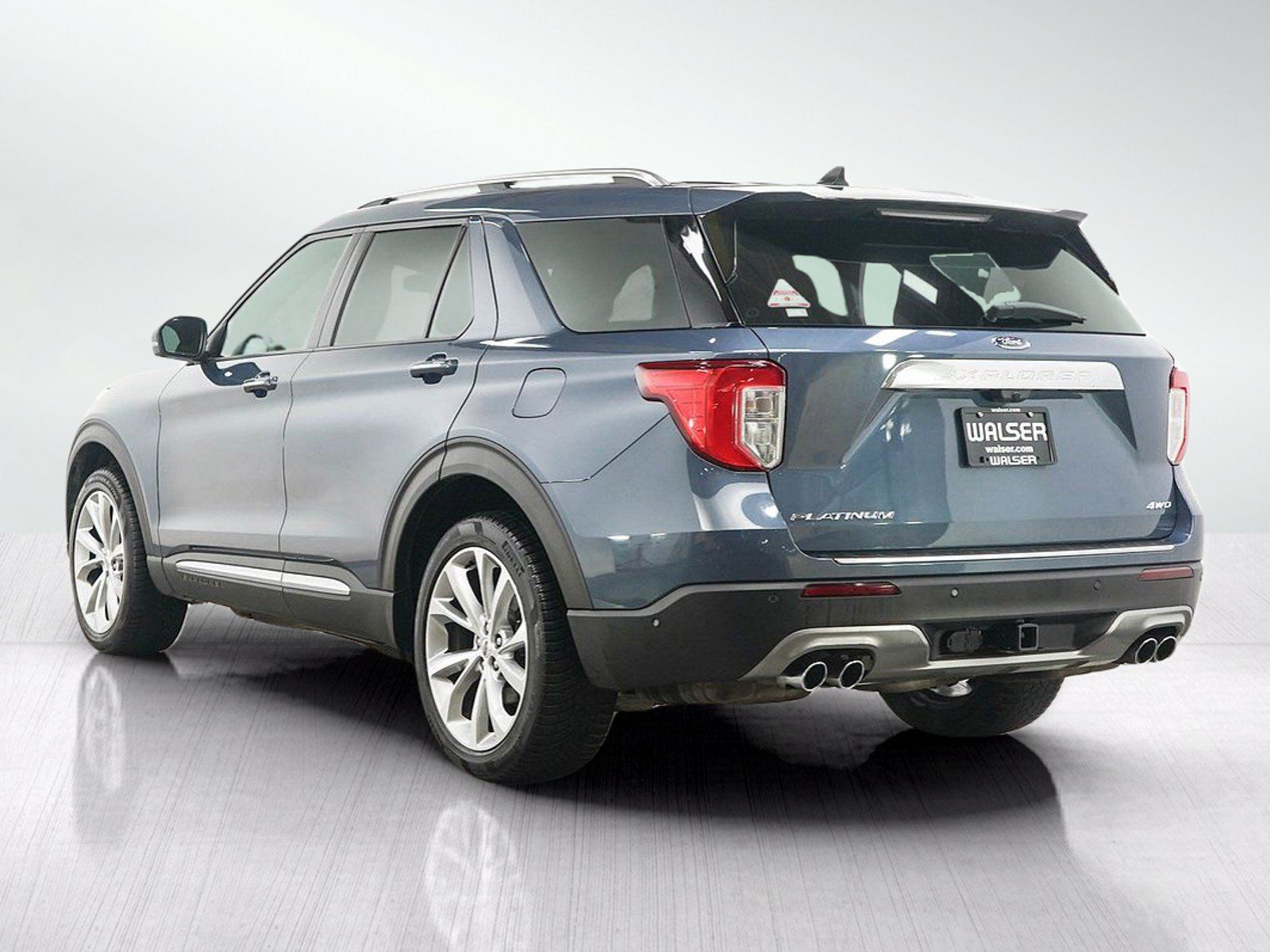 Used 2021 Ford Explorer Platinum w/ Equipment Group 601A AWD/4WD image 3