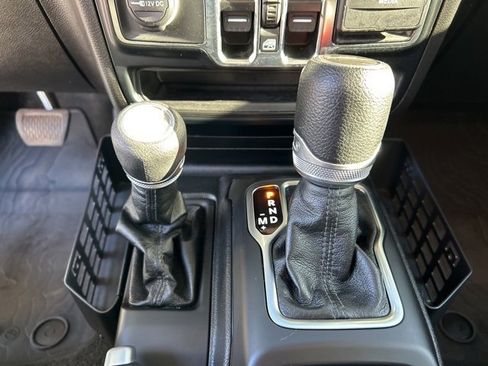 Used 2023 Jeep Gladiator Willys image 28