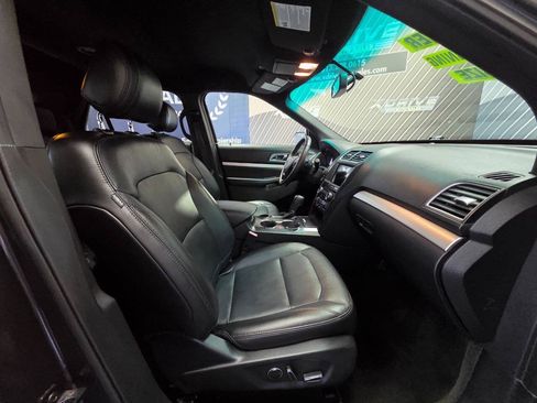 Used 2017 Ford Explorer XLT w/ Equipment Group 202A FWD image 25