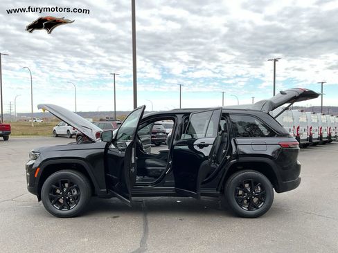 New 2025 Jeep Grand Cherokee Altitude AWD/4WD image 38