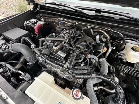 Certified 2025 Toyota Tacoma SR5 AWD/4WD image 31