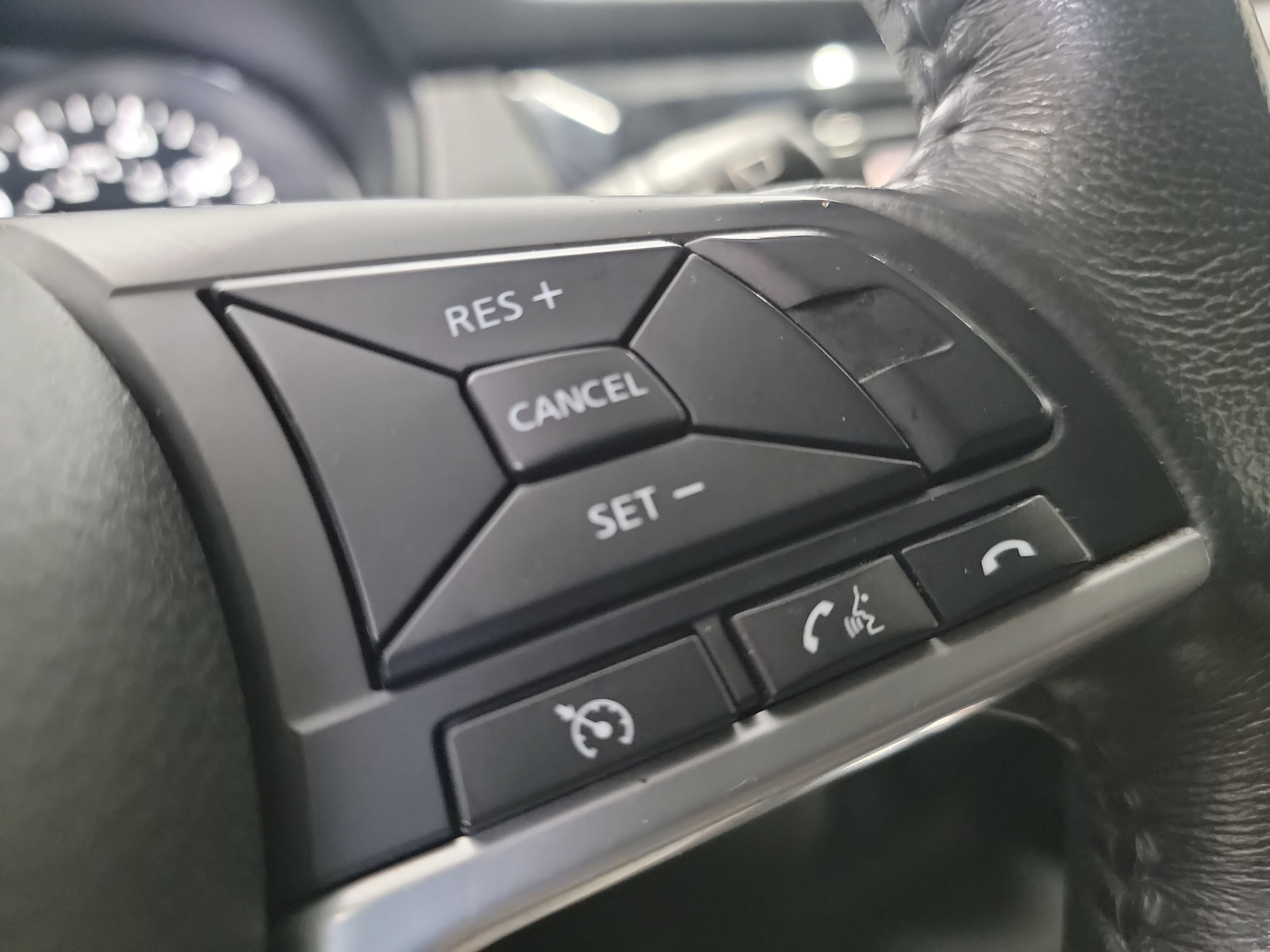 Used 2017 Nissan Rogue SV AWD/4WD image 33