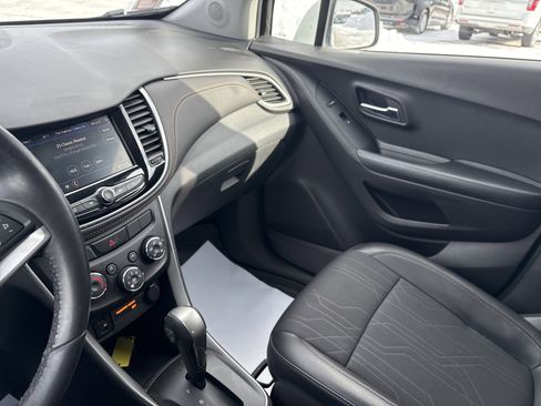 Used 2022 Chevrolet Trax LT w/ LT Convenience Package image 22