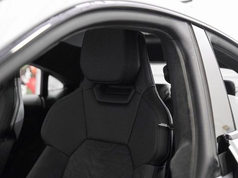 Used 2024 Audi e-tron GT Prestige image 33