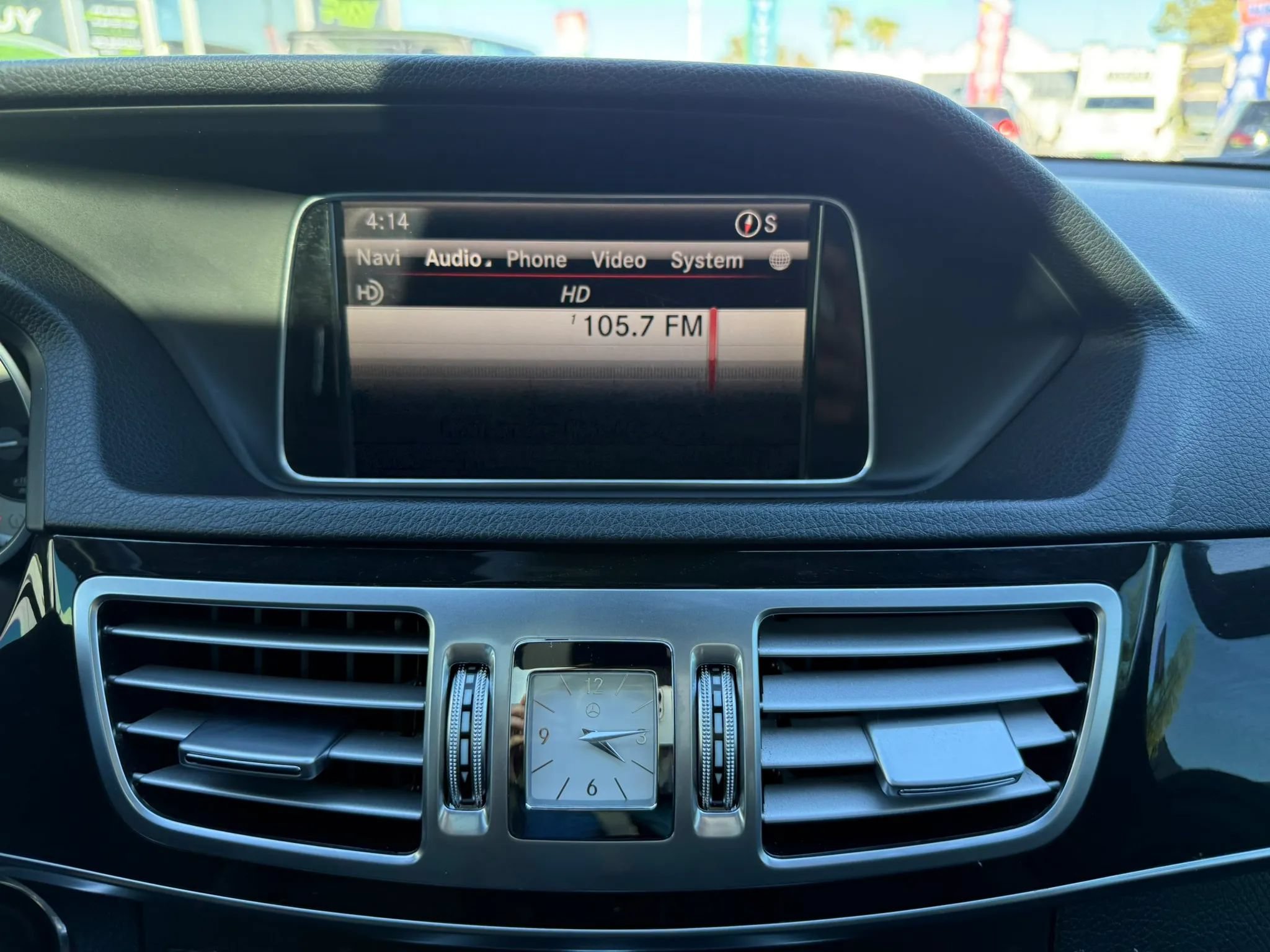 Used 2014 Mercedes-Benz E 250 BlueTEC Sedan w/ Premium 1 Package image 20