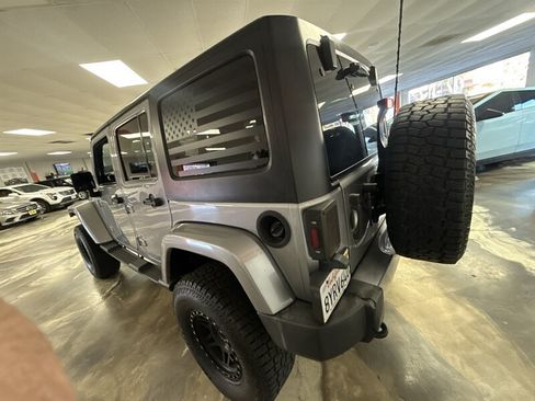 Used 2018 Jeep Wrangler Unlimited Sahara AWD/4WD image 5