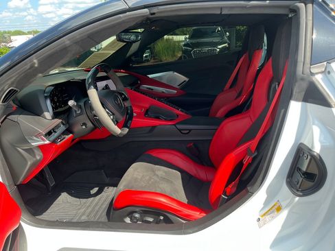 Used 2024 Chevrolet Corvette Z06 RWD image 9