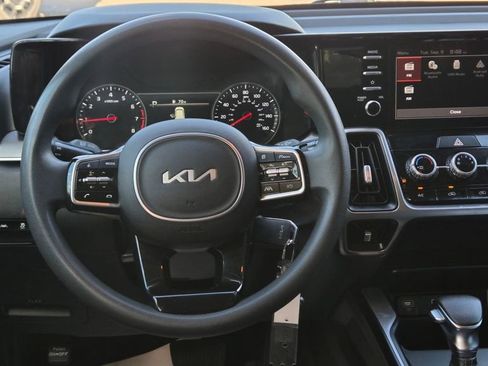 Certified 2023 Kia Sorento LX image 19
