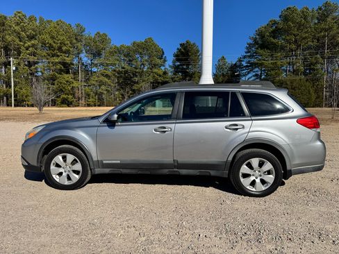 Used 2010 Subaru Outback 2.5i Limited w/ Protection Package 1A image 9