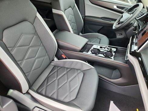 New 2026 Volkswagen Atlas Peak Edition image 15