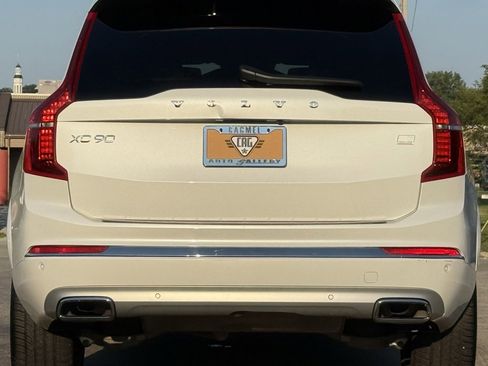 Used 2021 Volvo XC90 T8 Inscription w/ Protection Package Premier image 4