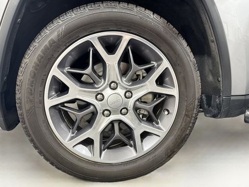 Used 2020 Jeep Grand Cherokee Limited image 21