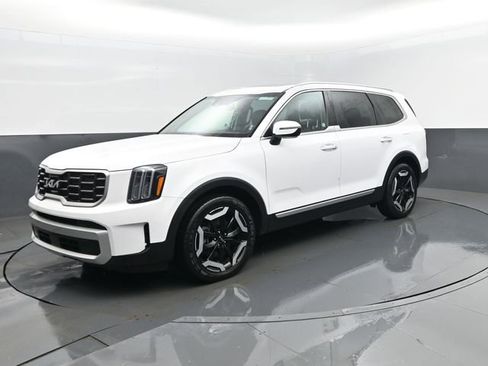 Used 2025 Kia Telluride S AWD/4WD image 1
