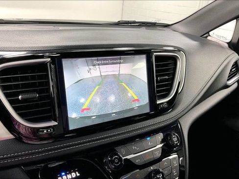 Used 2024 Chrysler Pacifica Limited w/ S Appearance Package AWD/4WD image 15