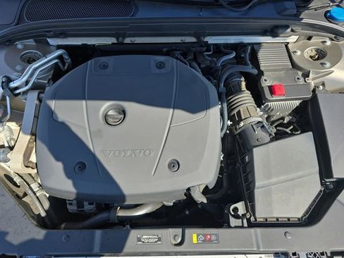 Used 2021 Volvo S60 T6 Momentum w/ Premium Package image 34