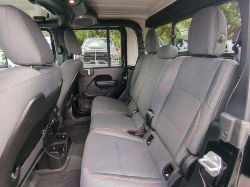 Certified 2025 Jeep Gladiator Rubicon AWD/4WD image 15