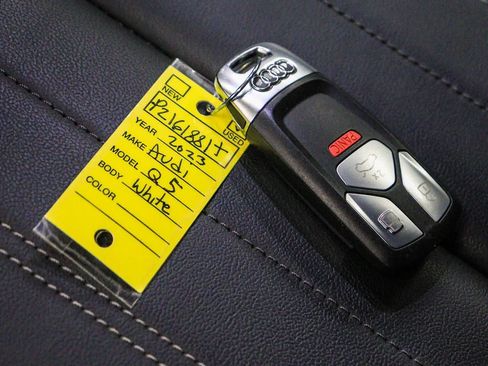 Used 2023 Audi Q5 2.0T Premium w/ Convenience Package AWD/4WD image 23