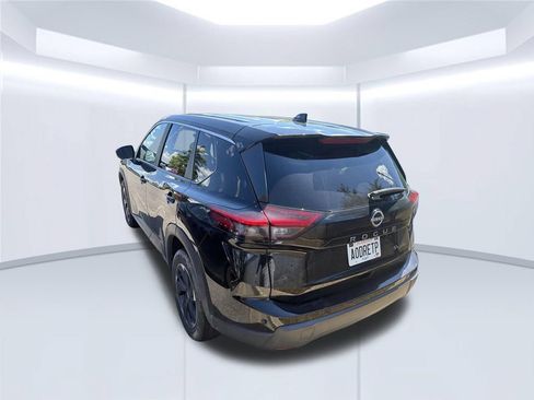 Used 2024 Nissan Rogue SV AWD/4WD image 4