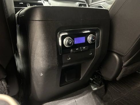 Used 2023 GMC Yukon SLT AWD/4WD image 37