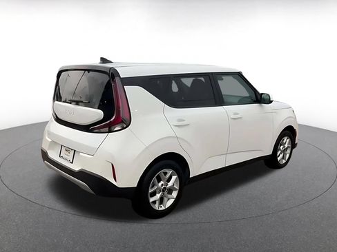 Used 2025 Kia Soul LX w/ LX Technology Package FWD image 14