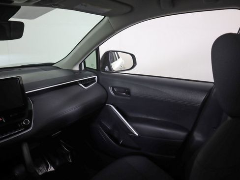 Used 2024 Toyota Corolla Cross LE image 32