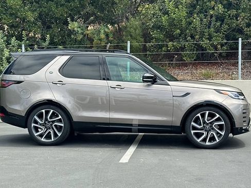 Certified 2025 Land Rover Discovery Dynamic SE AWD/4WD image 6