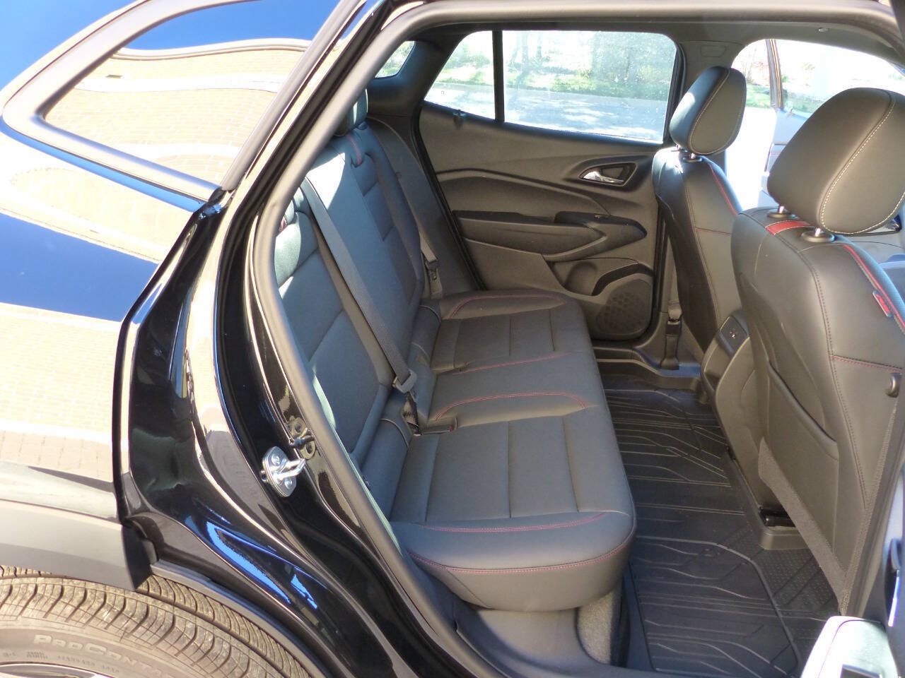 Used 2026 Chevrolet Trax RS w/ Sunroof Package FWD image 45