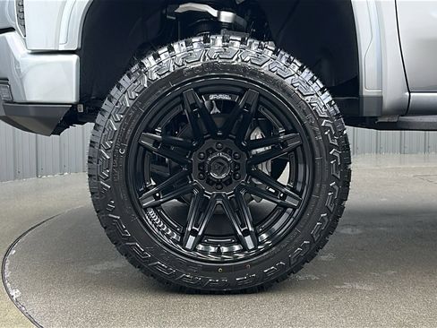 Used 2025 GMC Sierra 1500 AT4 w/ AT4 Premium Package image 9