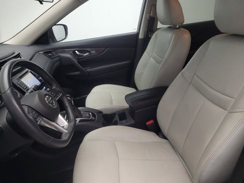 Used 2017 Nissan Rogue SV w/ SV Premium Package FWD image 17