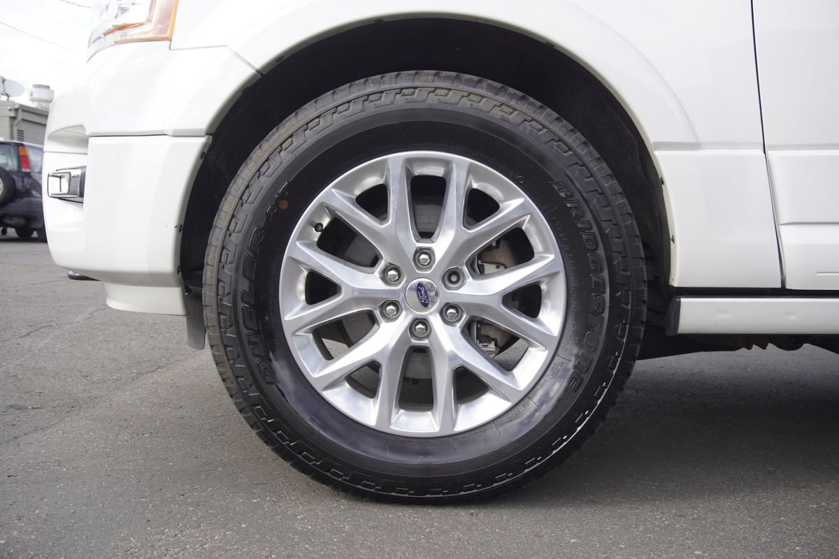 Used 2017 Ford Expedition EL Limited w/ Equipment Group 301A AWD/4WD image 24