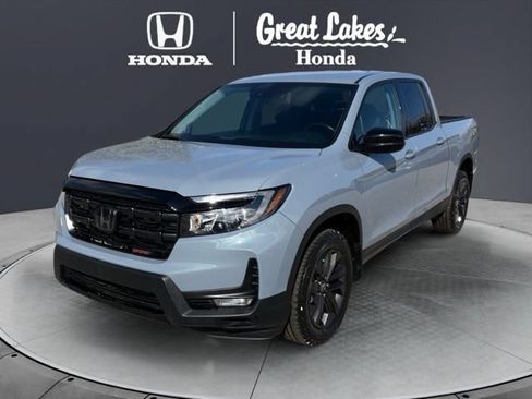 Used 2025 Honda Ridgeline Sport image 2