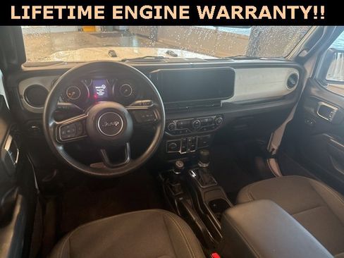 Used 2024 Jeep Gladiator Sport image 3