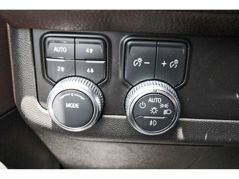 Used 2022 GMC Yukon Denali AWD/4WD image 16