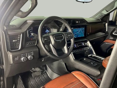 Certified 2025 GMC Sierra 3500 Denali Ultimate AWD/4WD image 17