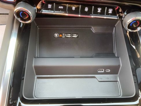 New 2026 Chevrolet Suburban LT w/ Comfort Package image 18