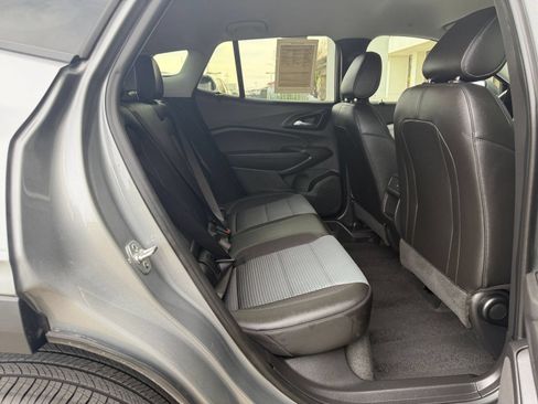 Used 2025 Chevrolet Trax LT FWD image 25