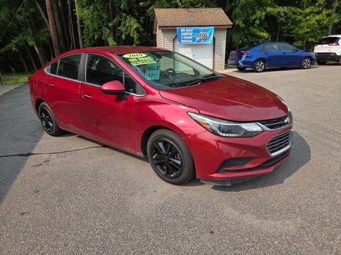 Used 2018 Chevrolet Cruze LT w/ Convenience Package FWD image 8