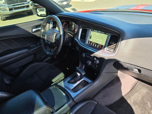 Used 2017 Dodge Charger R/T w/ Technology Group image 33
