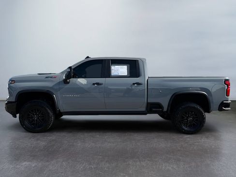 Used 2025 Chevrolet Silverado 2500 ZR2 w/ Technology Package AWD/4WD image 6