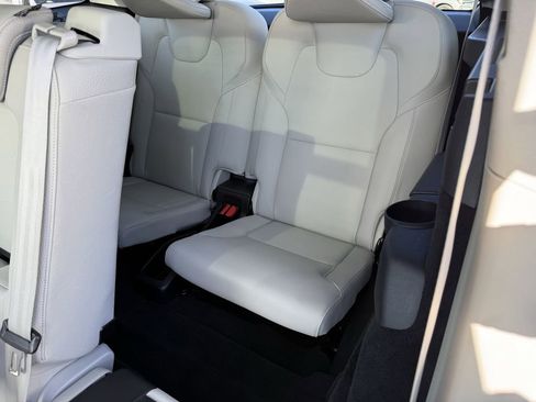 Certified 2022 Volvo XC90 T6 Momentum w/ Climate Package image 14