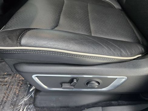 Used 2025 RAM 1500 Laramie AWD/4WD image 24