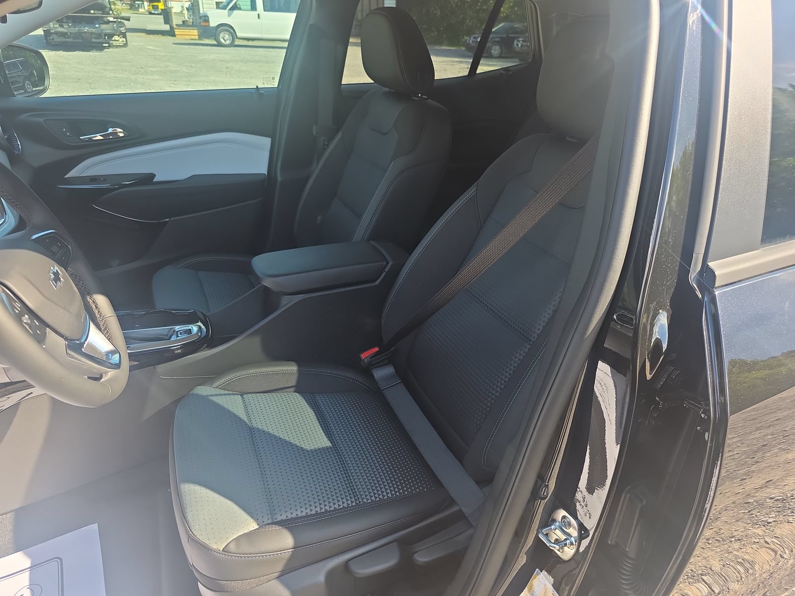 New 2026 Chevrolet Trax LT w/ Midnight Edition FWD image 11