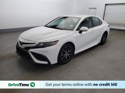 Used 2022 Toyota Camry SE image 1