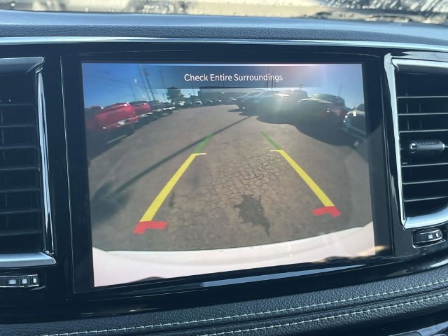 Used 2025 Chrysler Pacifica Limited FWD image 32