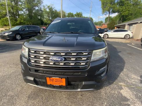 Used 2017 Ford Explorer XLT FWD image 3