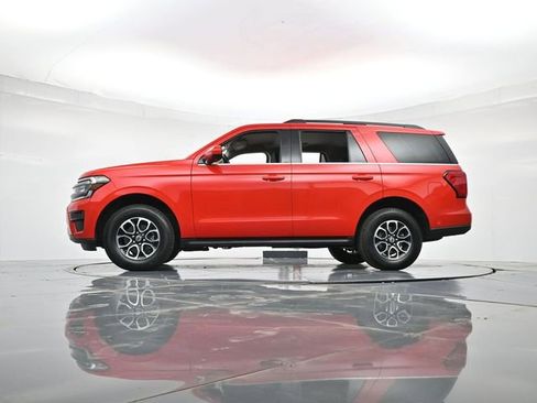 Used 2024 Ford Expedition XLT image 36